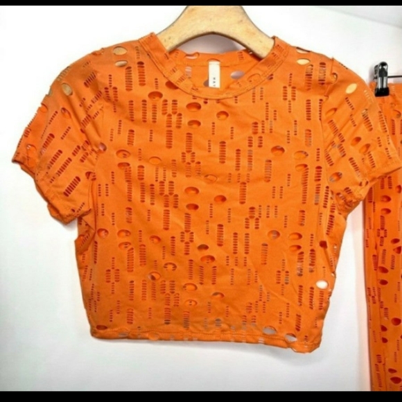 🆕Orange Distressed Pattern Short Sleeve Top and Pants Set Size M - Picture 8 of 12